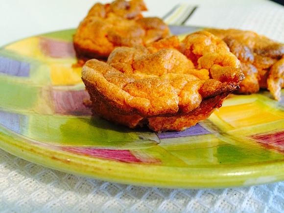 Czerwona frittata z chorizo i pomidorami