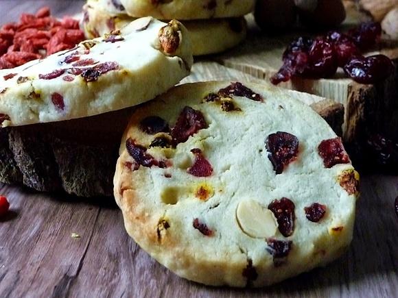 Mrożone ciasteczka z orzechami i żurawiną