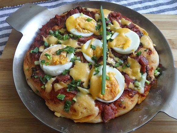 Pizza z jajkami