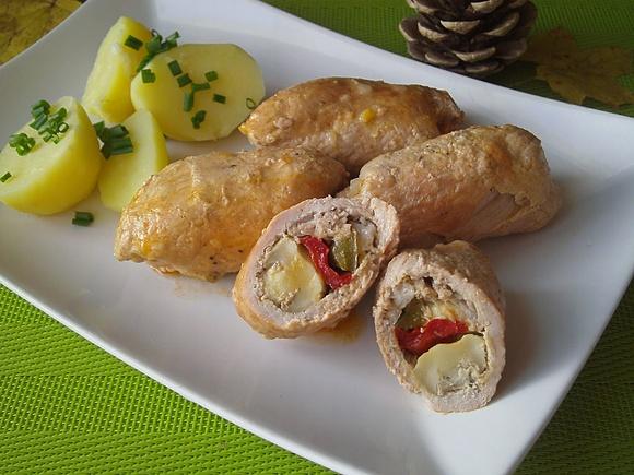 Roladki schabowe z marynowanymi pieczarkami i papryką