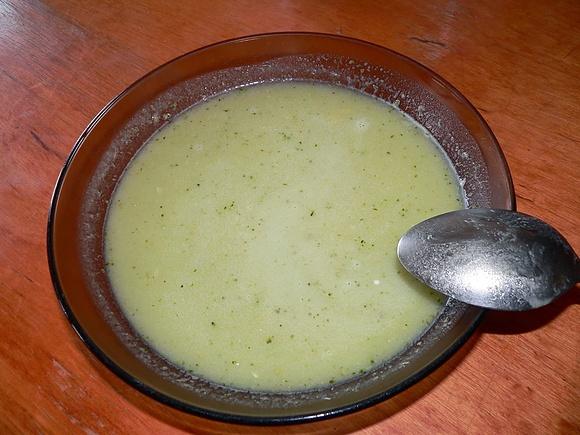 Zupa brokułowo cukiniowa