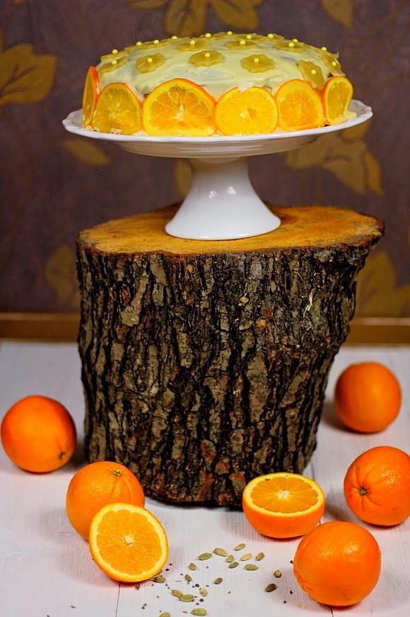 Tort pomarańczowy z kardamonowym ganache