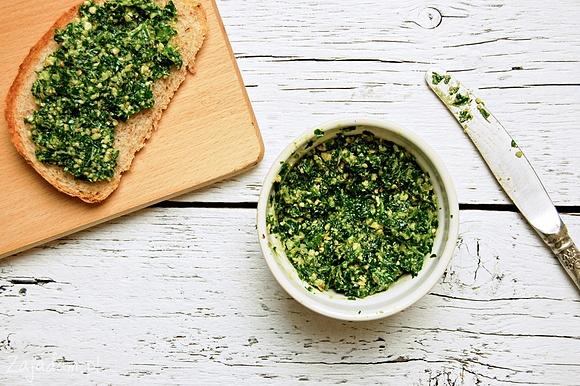 Pesto z jarmużu i orzechów włoskich