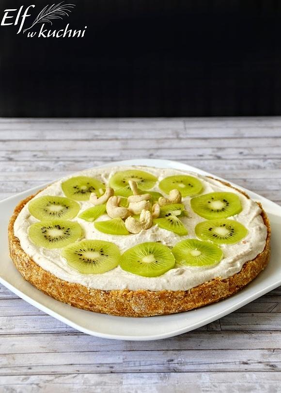 Tarta kokosowa z kiwi i nerkowcami