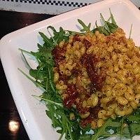 Drobny makaron z suszonymi pomidorami i pesto