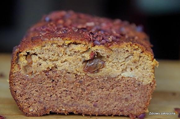 Bezglutenowy bananowo-batatowy chlebek kakaowo-migdałowy