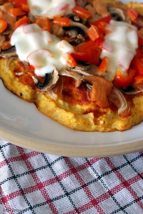 Pizza na kalafiorowym spodzie