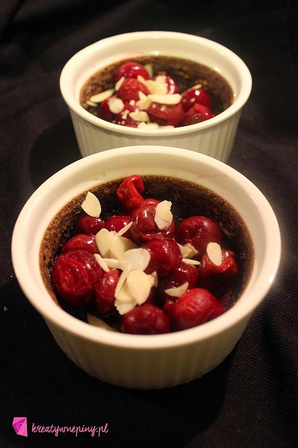 Flan czekoladowy z wiśniami