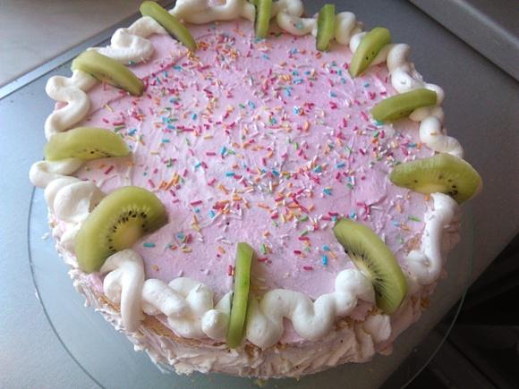 Tort truskawkowo-śmietankowy