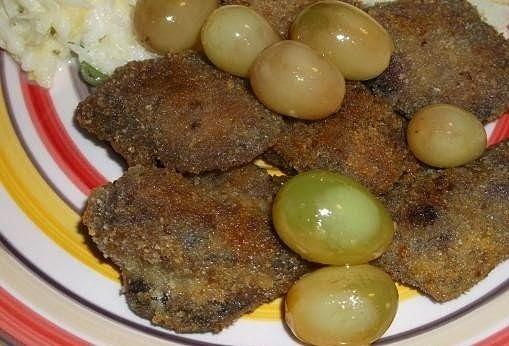 Panierowana wątróbka drobiowa w sosie winogronowym