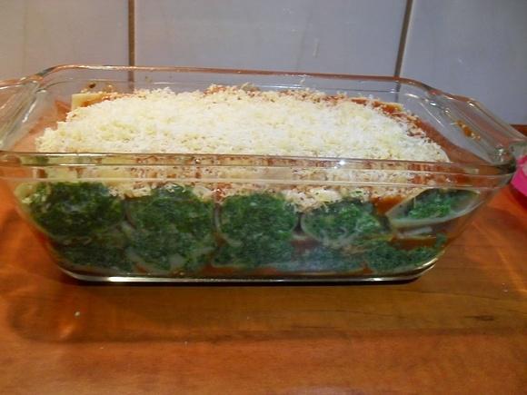 Cannelloni ze szpinakiem mięsem mielonym i ricottą