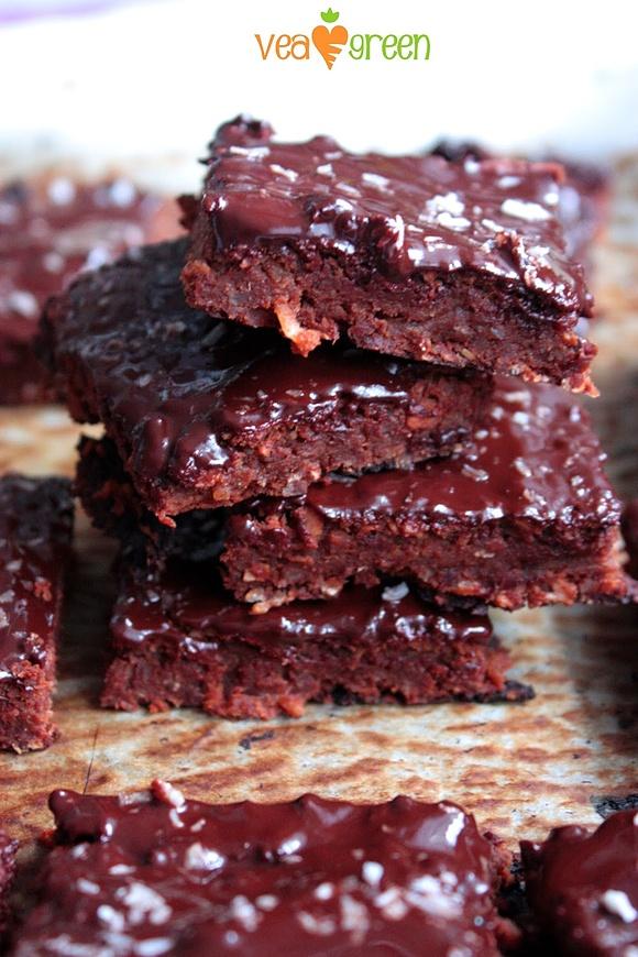 Wegańskie bezglutenowe brownie ze słodkiego ziemniaka