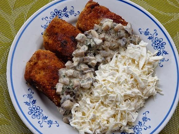 Kotlety ziemniaczane z sosem pieczarkowym