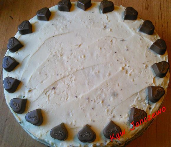 Tort makowo-migdałowy z kremem advocat