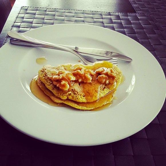 Omlet orzechowy z miodem