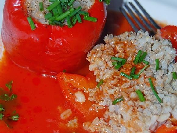 Papryka faszerowana pęczakiem i mięsem mielonym