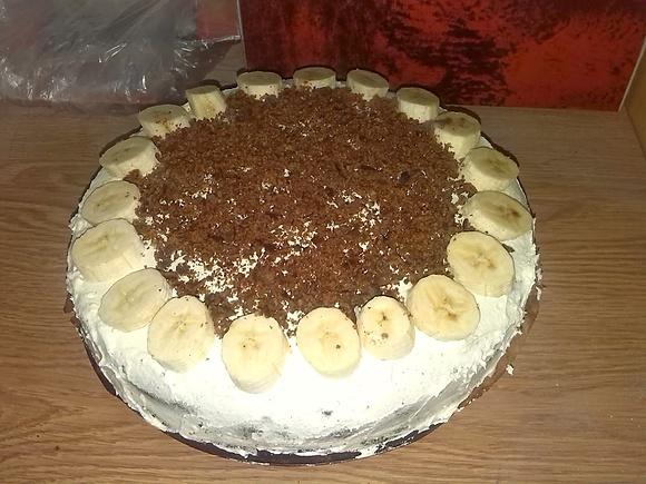 Tort z masą budyniową i bananami