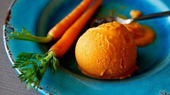 Kremowe lody marchewkowe
