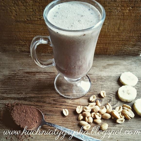 Błyskawiczny czekoladowy smoothie bananowy