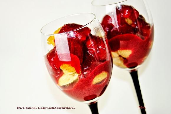 Deser lady fingers z truskawkami i amaretto