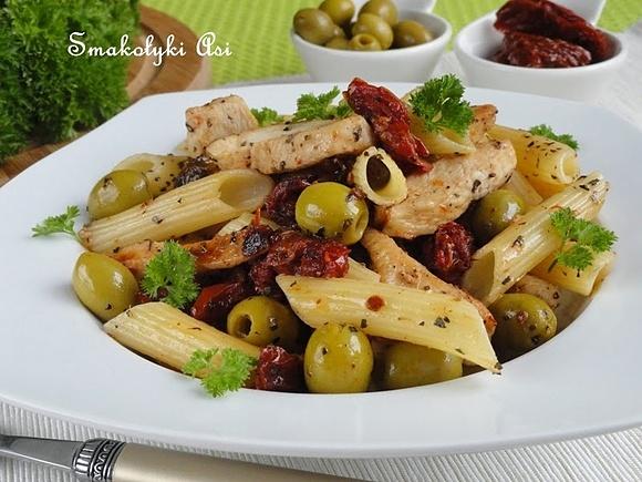 Makaron z kurczakiem i suszonymi pomidorami