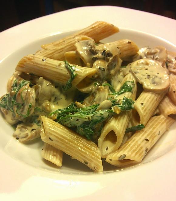 Penne z pieczarkami i rucolą