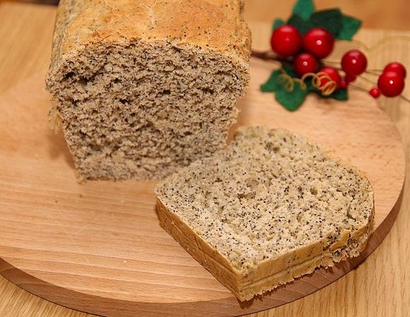 Chleb pszenny z makiem na drożdżach
