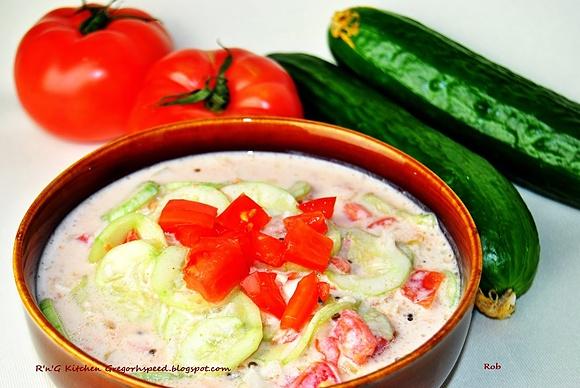 Raita z jogurtem i warzywami