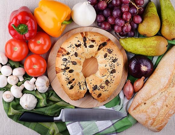 Zawijane ciasto francuskie z warzywami
