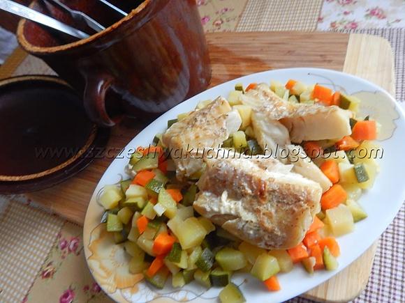 Dorsz z warzywami w rzymskim garnku
