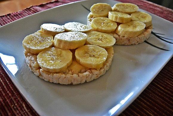 Bananowy snack na drugie śniadanie