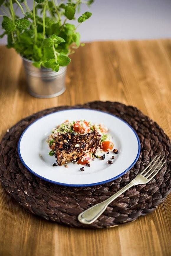Kotlety jagnięce w dukkah z tabbouleh
