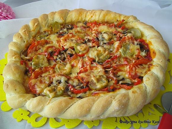 Wegetariańska pizza z chrupiącym brzegiem