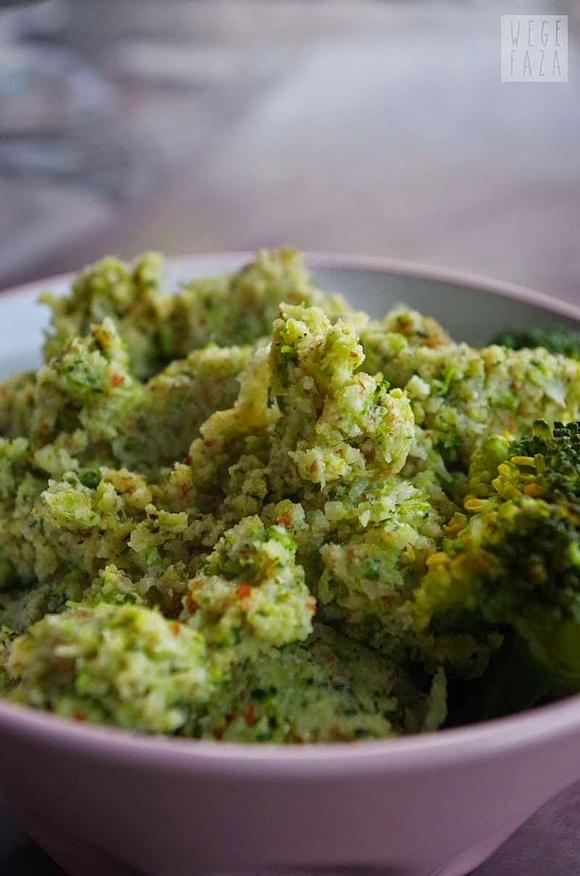 Brokułowe pesto
