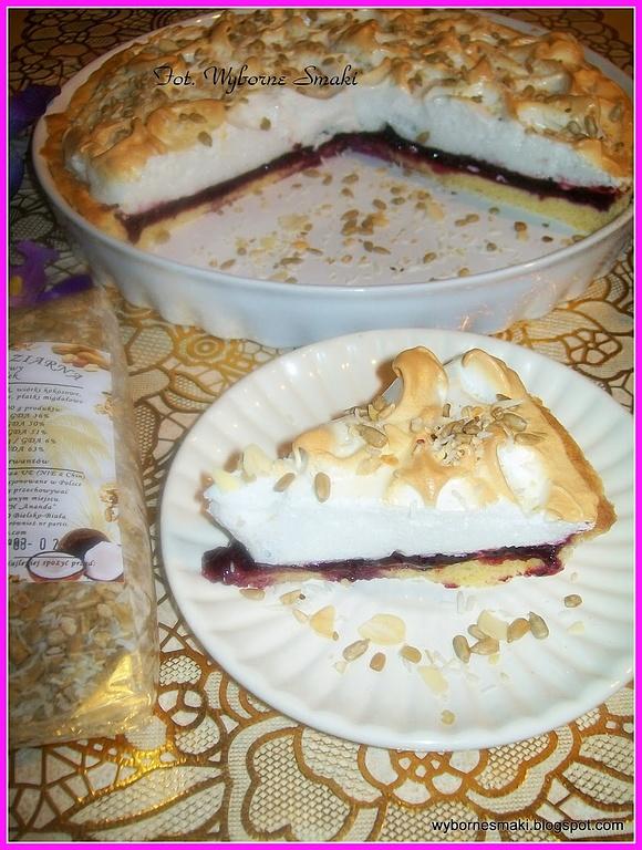 Bezowa tarta z porzeczkami i ziarnami