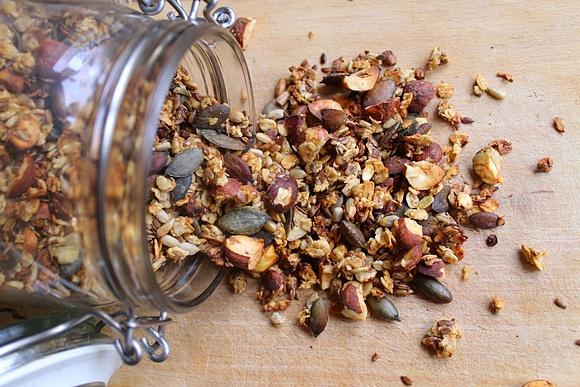 Granola jabłkowo-klonowa z orzechami domowa