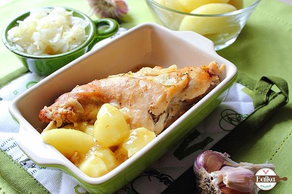 Królik z kluskami śląskimi i kiszoną kapustą