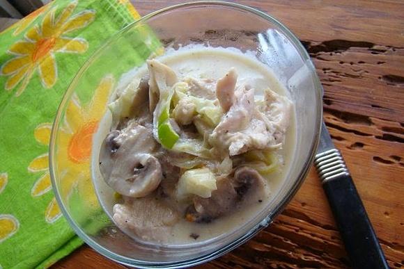 Kurczak z pieczarkami w sosie porowym