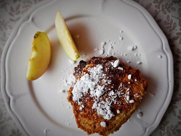 Owsiane placuszki z jabłkami - szybkie i łatwe śniadanie