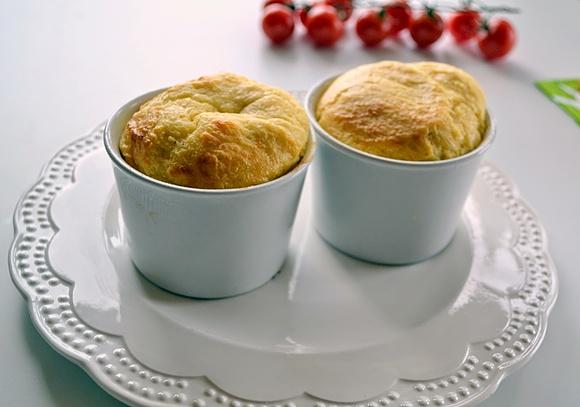 Souffle z sera, suflet serowy - przepis na lekkie danie wegetariańskie