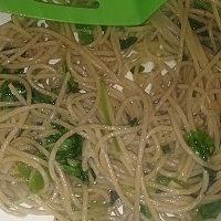 Spaghetti ze świeżą bazylią