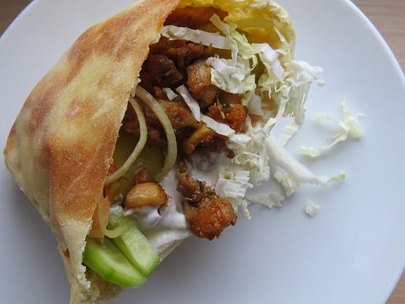 Kebab domowy z pitą – prosty przepis na obiad