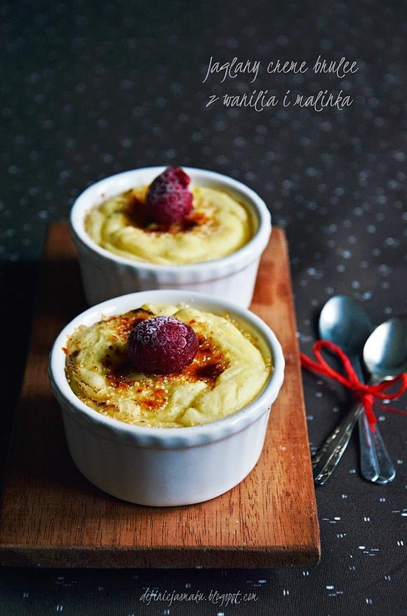 Jaglany creme brulee z wanilią i malinami