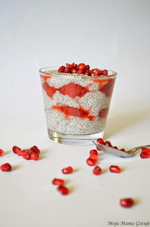 Pudding z chia z truskawkami