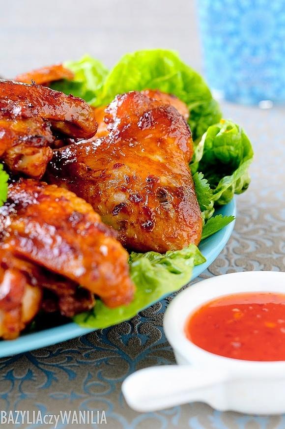Hot wingsy pikantne pieczone skrzydełka z kurczaka