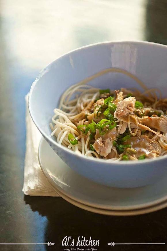 Pikantne noodle z kurczakiem