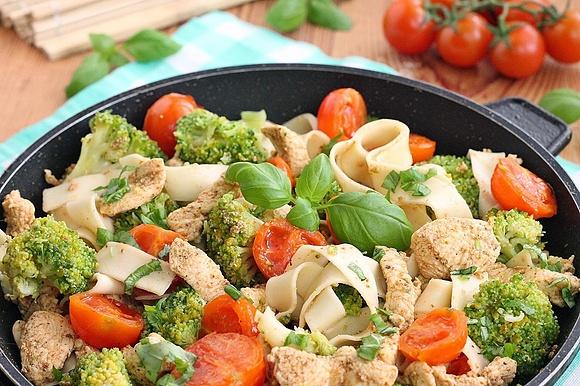 Tagliatelle z kurczakiem gyros