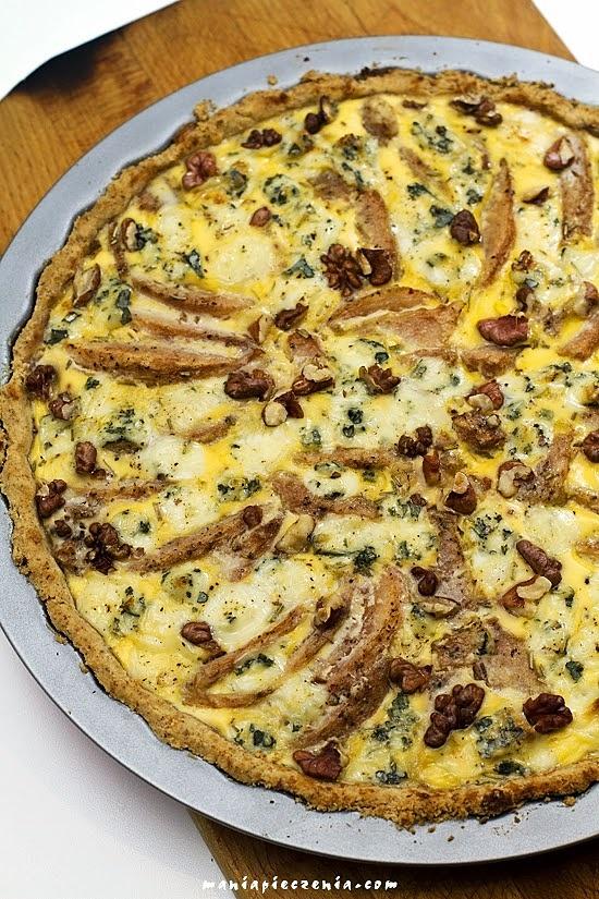 Tarta z gruszkami, serem pleśniowym i orzechami