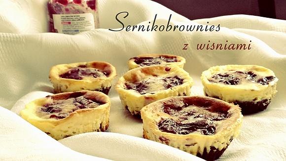 Sernikobrownies z wiśniami