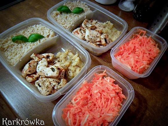 Lunch boxy do pracy - pomysły na zdrowe posiłki